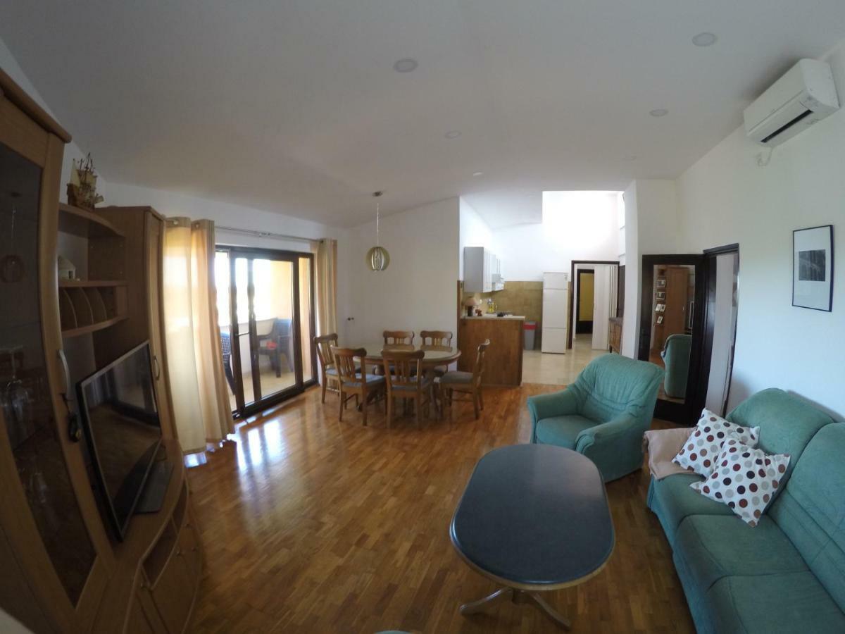 Appartement Apartman Koralj à Pula Extérieur photo