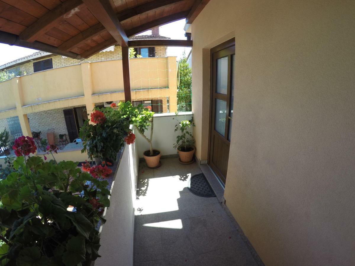 Appartement Apartman Koralj à Pula Extérieur photo
