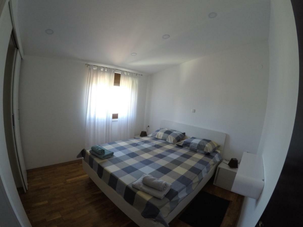 Appartement Apartman Koralj à Pula Extérieur photo