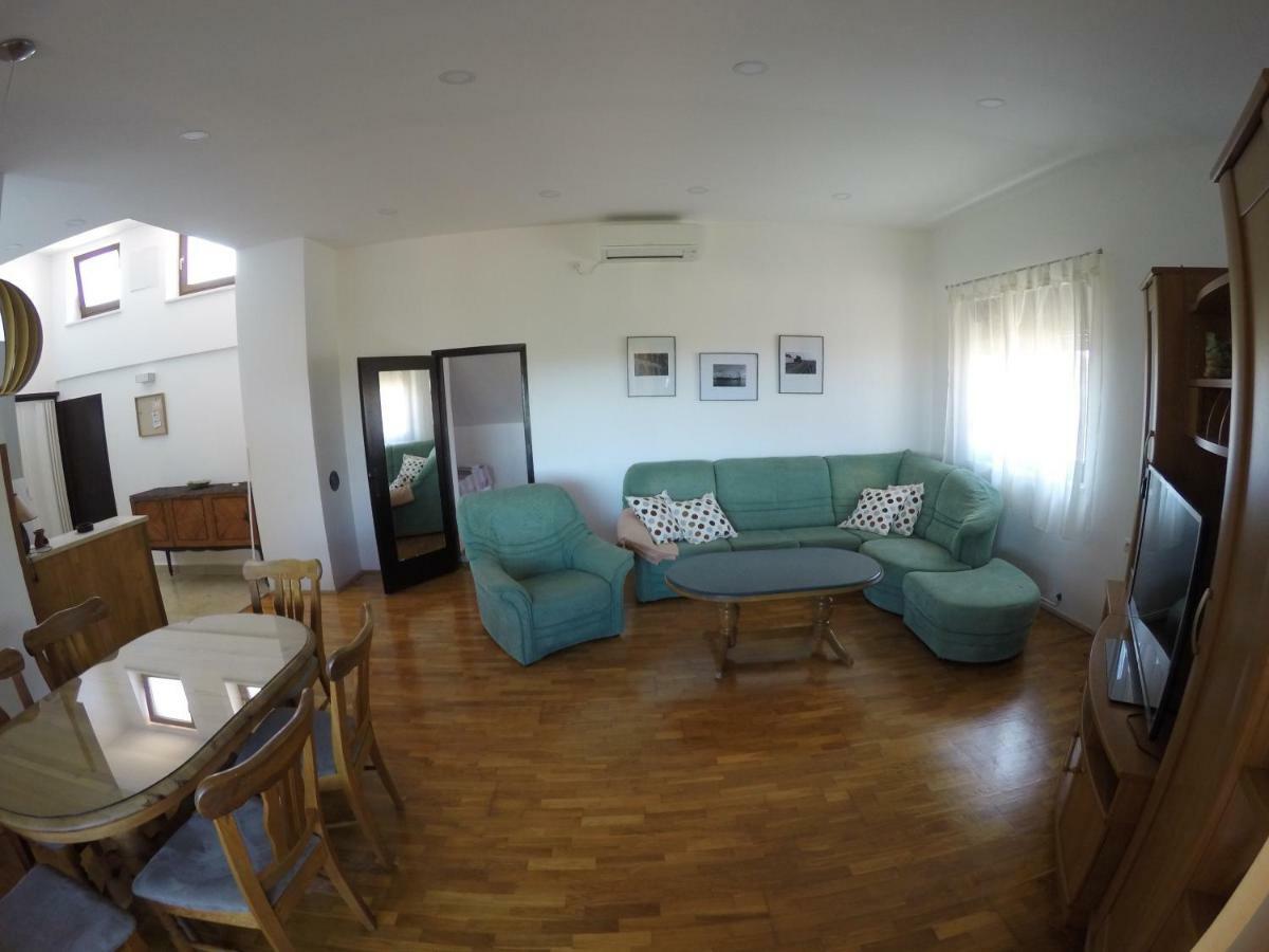 Appartement Apartman Koralj à Pula Extérieur photo